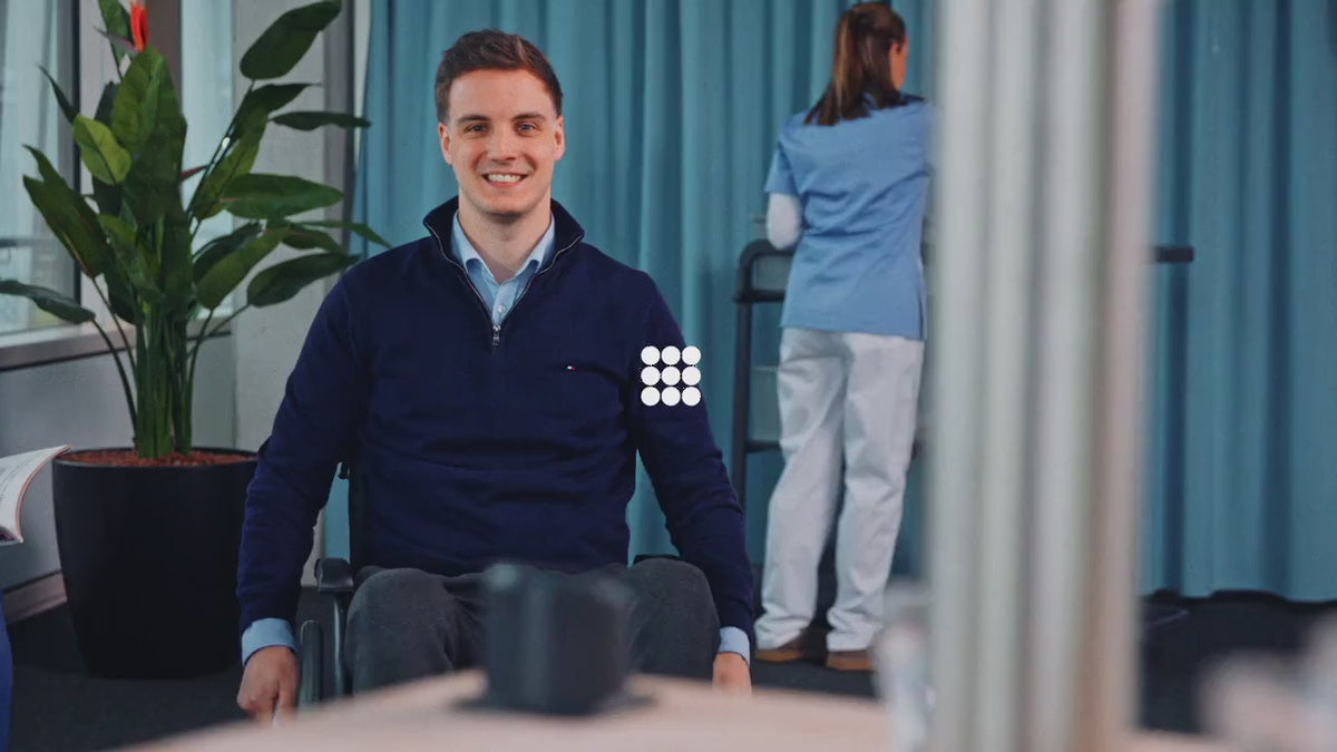 Carica video: Introducing BRITA Easy Access Panel for barrier-free water dispensing.