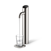 Foto del prodotto Extra I-Tap mentre versa dell'acqua in un bicchiere